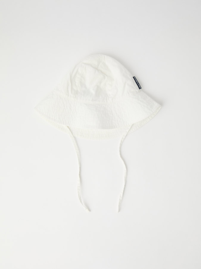 Woven sun hat with UV protection