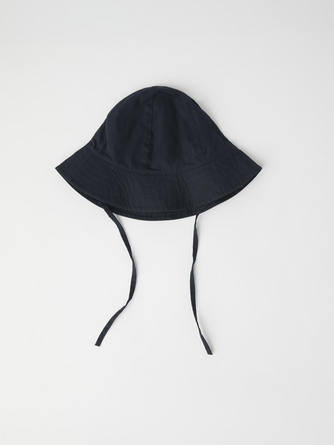 Woven sun hat with UV protection