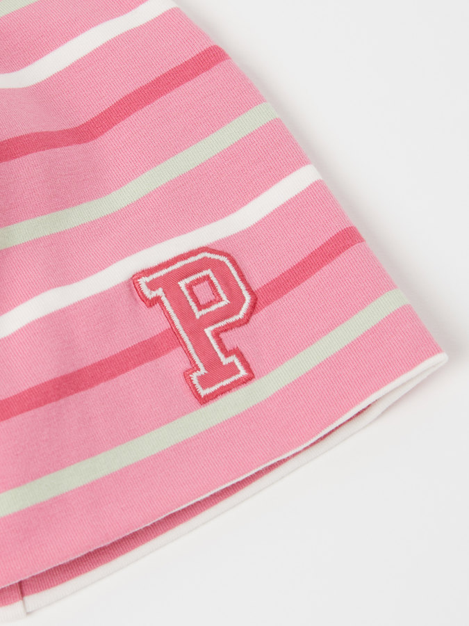 Striped jersey beanie with "P" appliqué