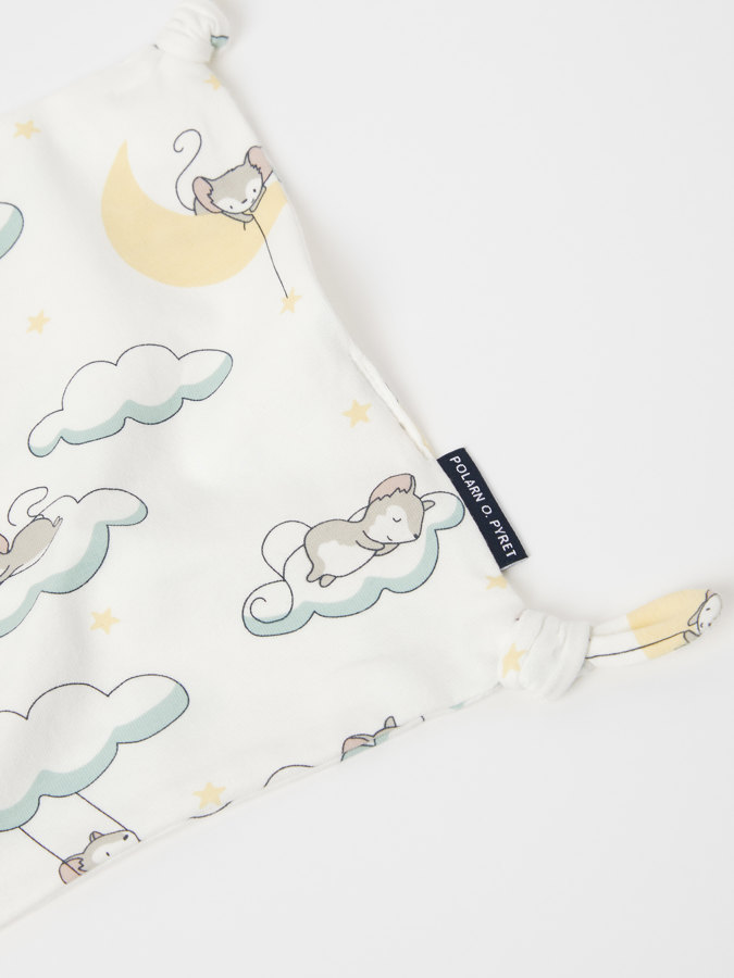Comfort blanket with clouds