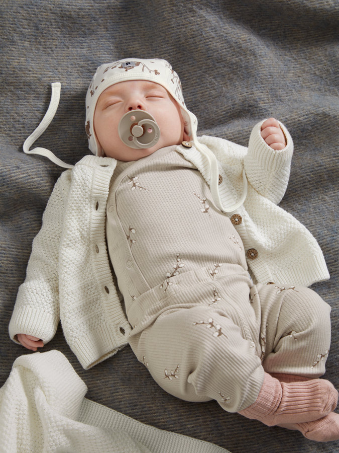 Extendable, ribbed babygrow with sprig print