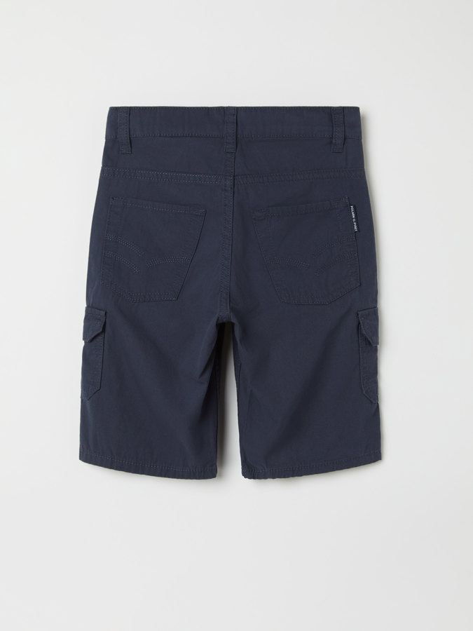 Woven cargo shorts in solid color