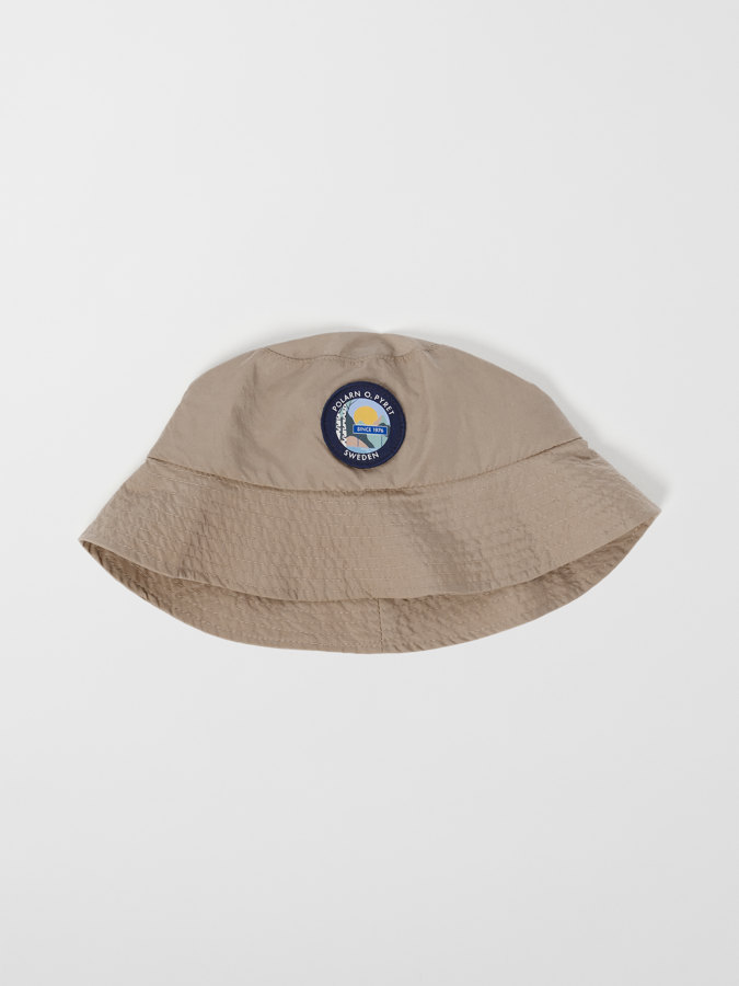 Bucket hat in solid color