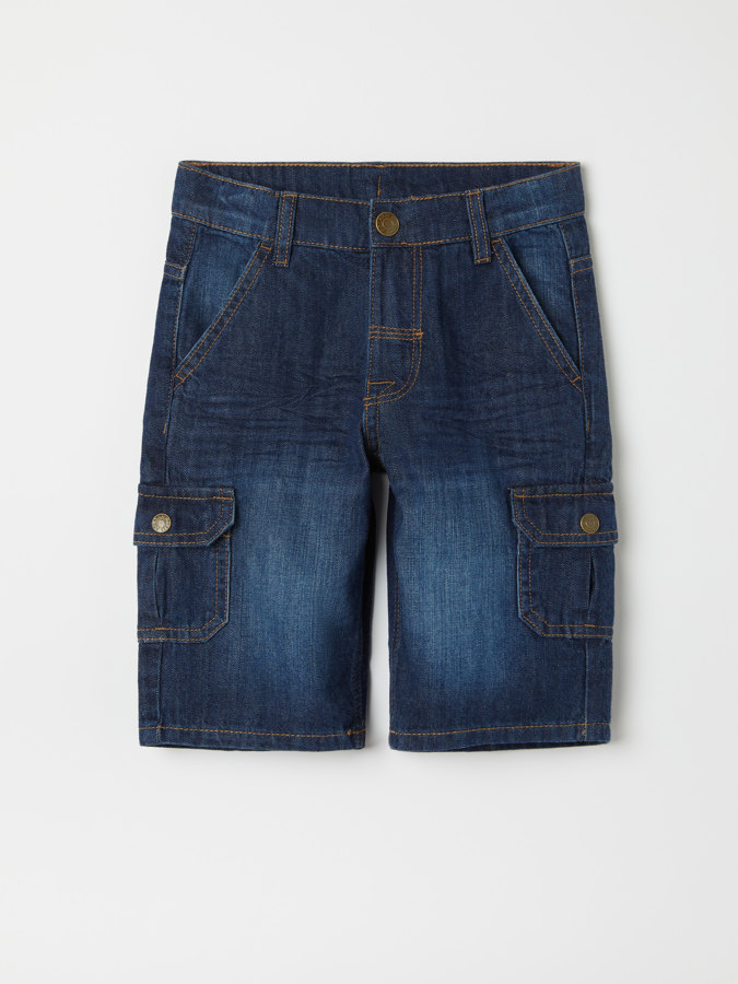 Woven cargo shorts in solid color
