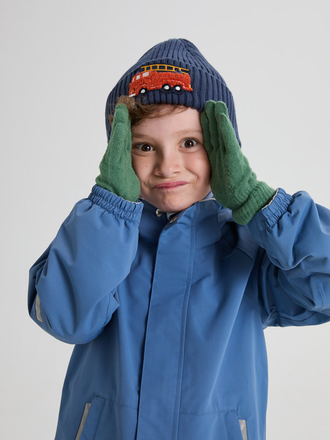 Solid color, ribbed beanie with appliqué
