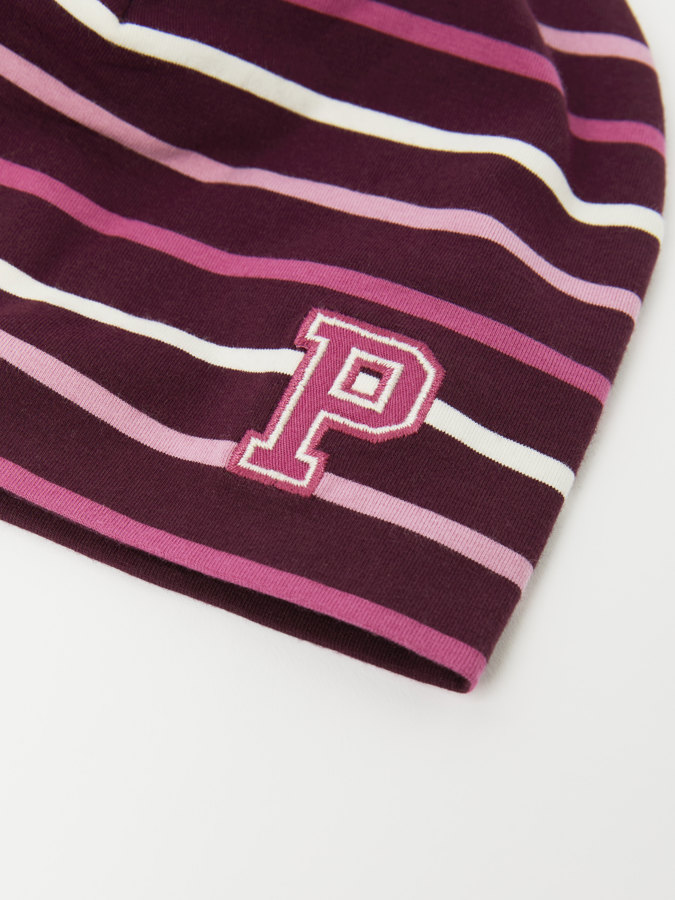Striped jersey beanie with "P" appliqué