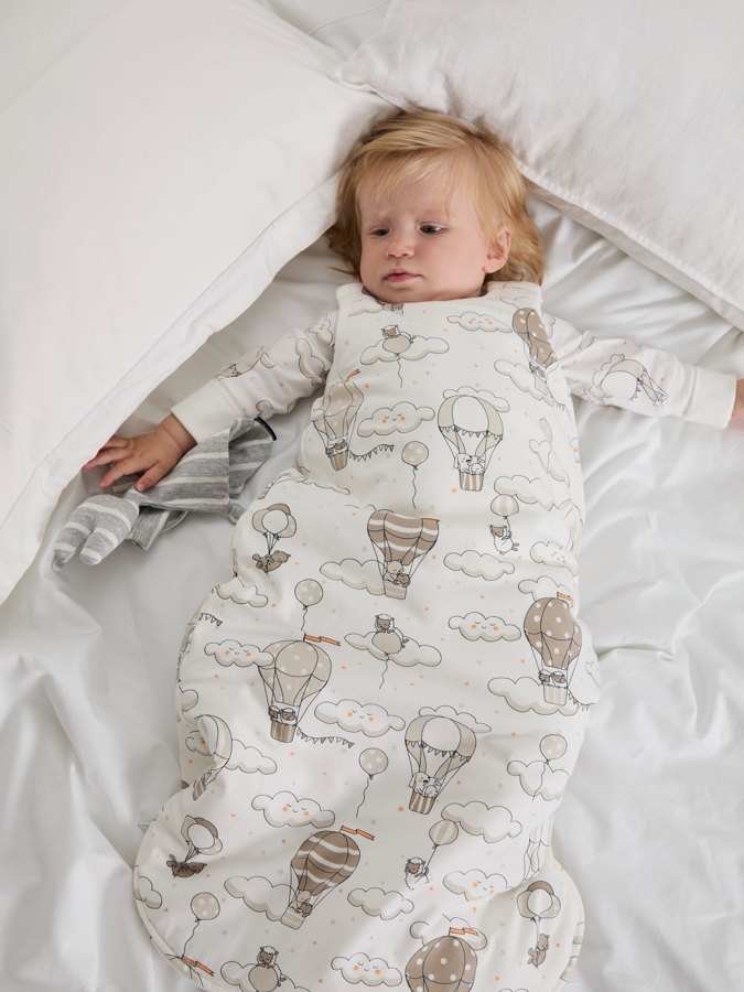 Padded sleeping bag with air balloon print