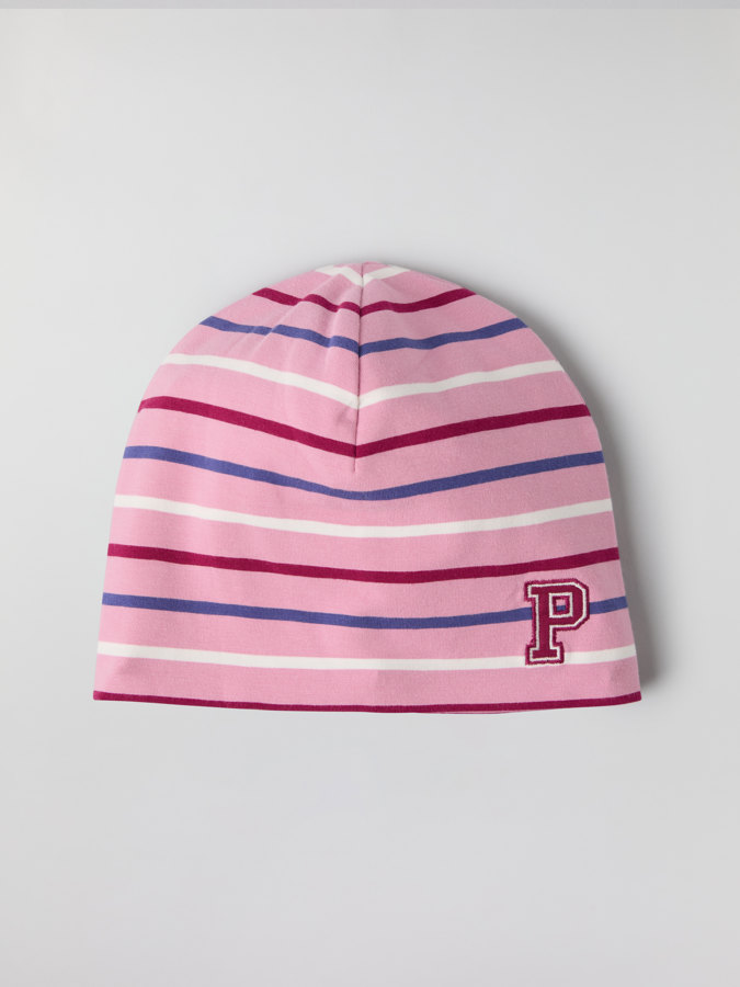 Striped jersey beanie with "P" appliqué