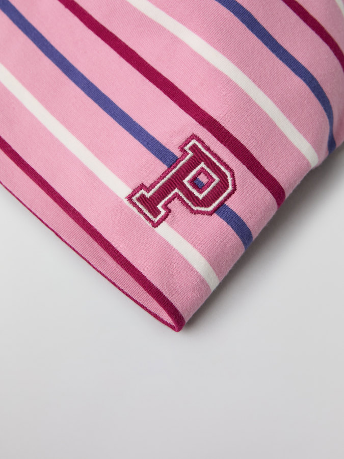 Striped jersey beanie with "P" appliqué