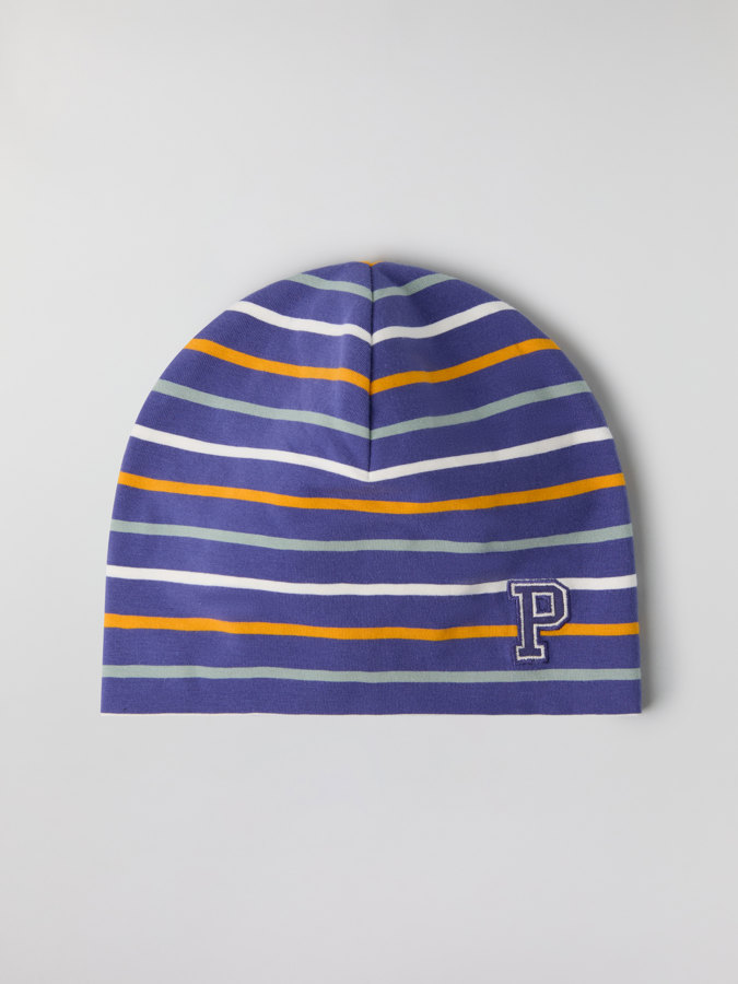 Striped jersey beanie with "P" appliqué
