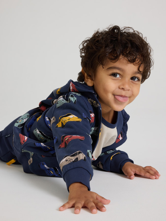 Hoodie with car print and pocket