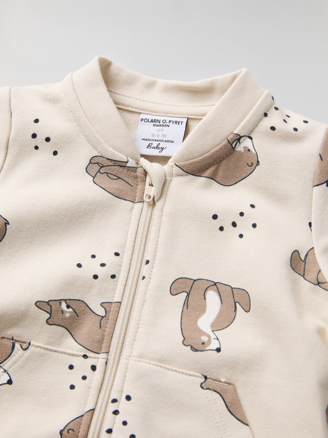 All-in-one with bear print and pocket