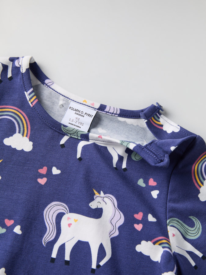 Top with unicorn print and pockets