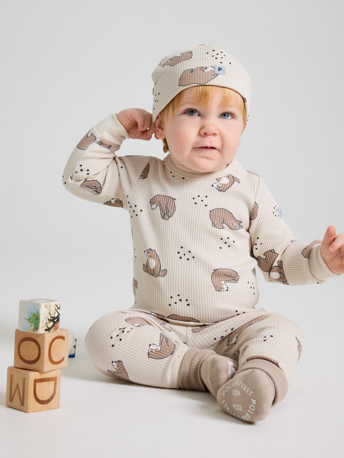 Beanie with bear print Beanie with bear print