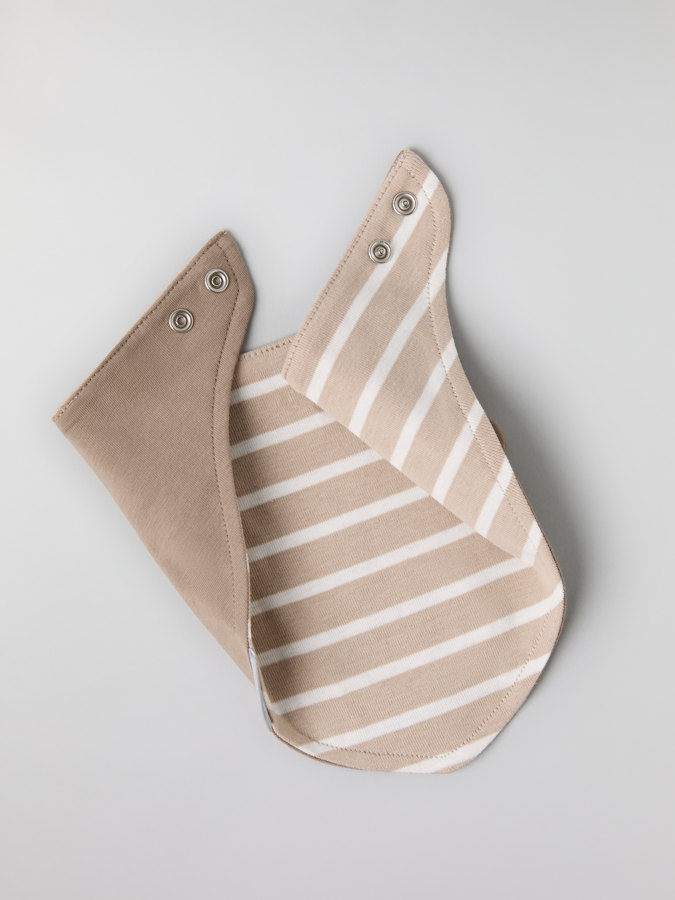 Dribble bib with bear print Dribble bib with bear print