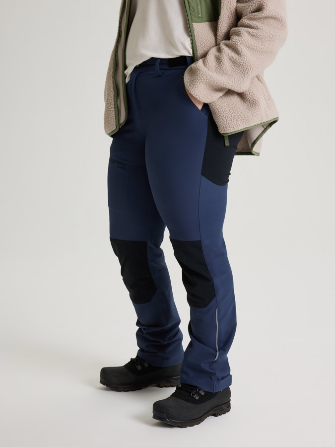Water-repellent outdoor pants for adult