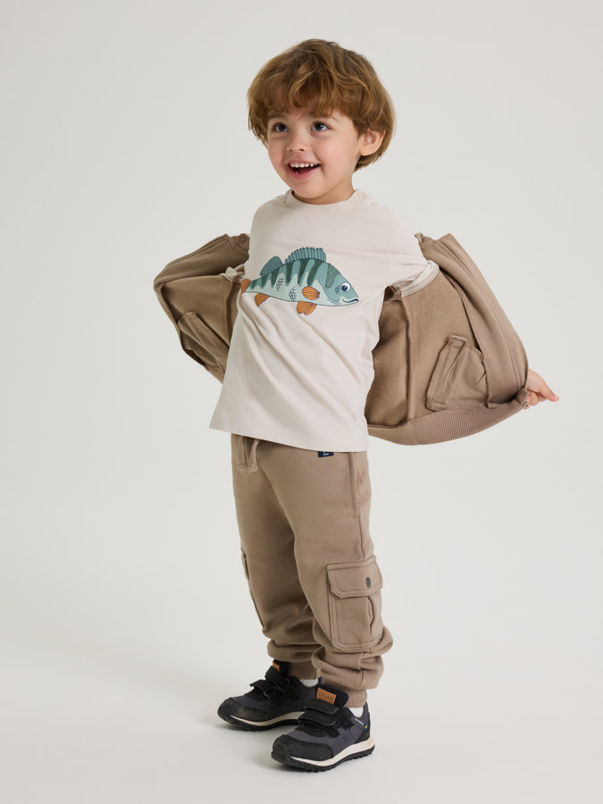 Long-sleeved top with fish print Long-sleeved top with fish print