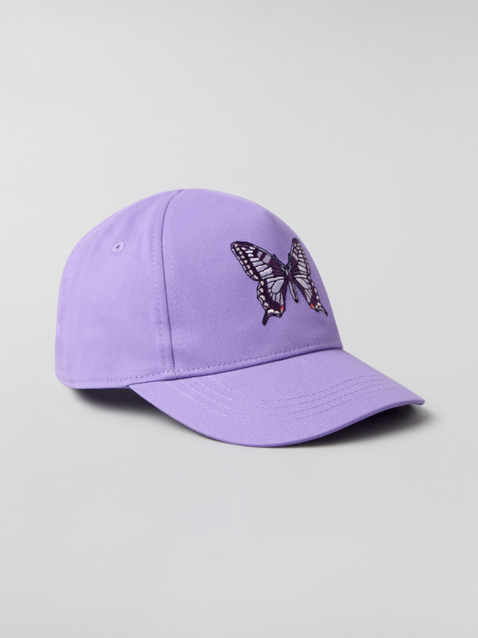 Cap with appliqué