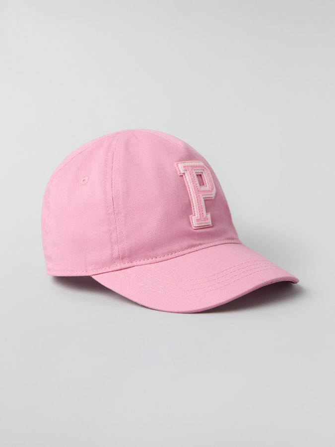 Cap with "P" appliqué