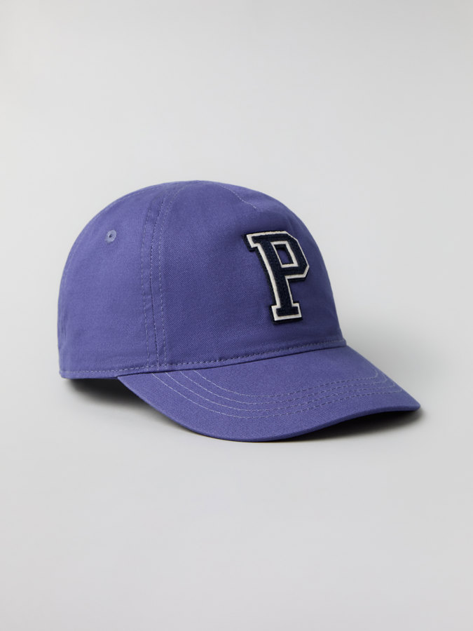 Cap with "P" appliqué