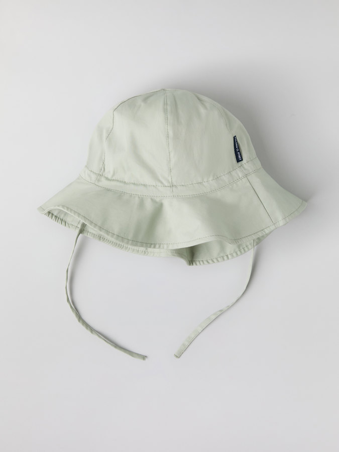 Woven sun hat with UV protection