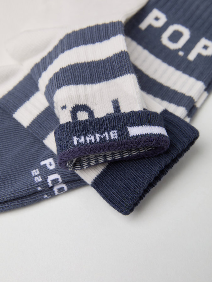 2-pack of sports socks