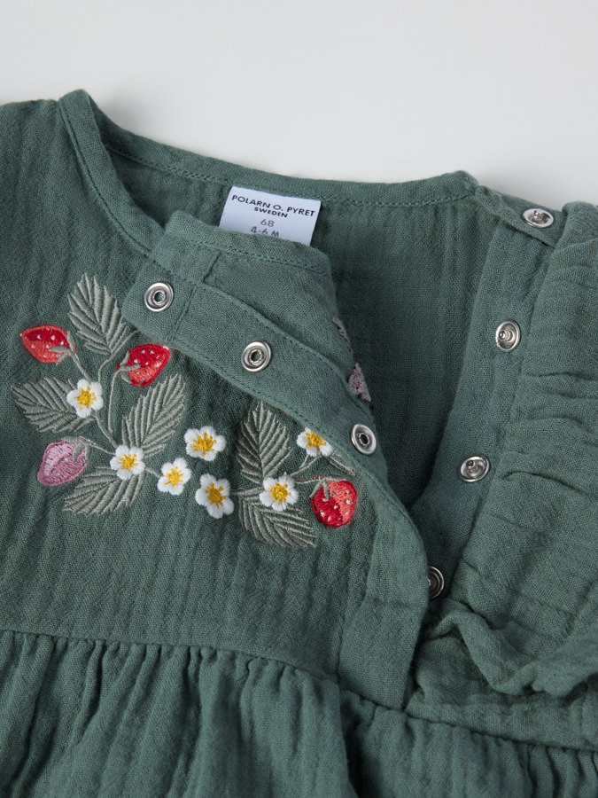 Dress with ruffles