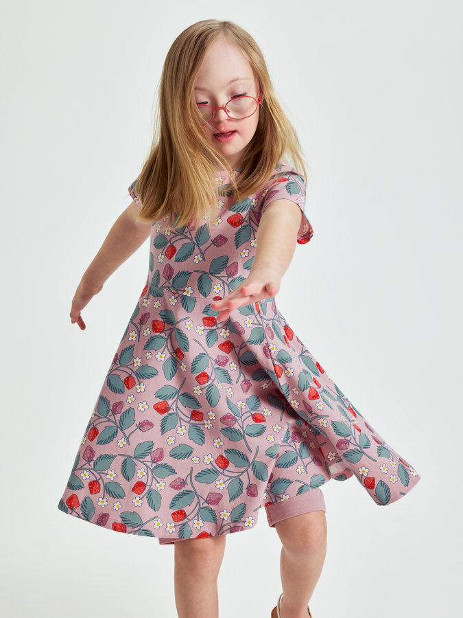 Short-sleeved twirl dress with strawberry print