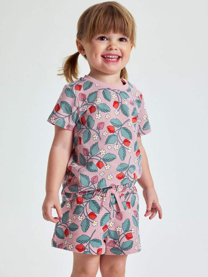 Sweatshorts with strawberry print