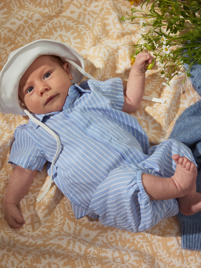 Set comprising shirt and shorts