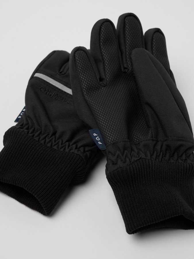 Waterproof shell gloves with cuffs