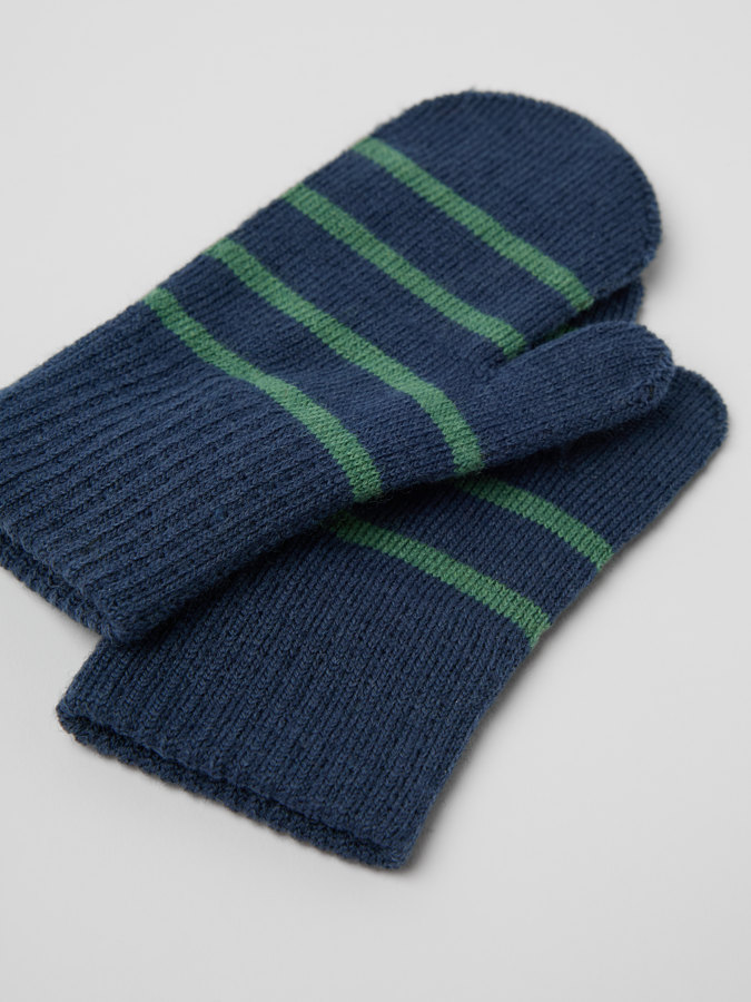 Striped, knitted mittens in wool blend