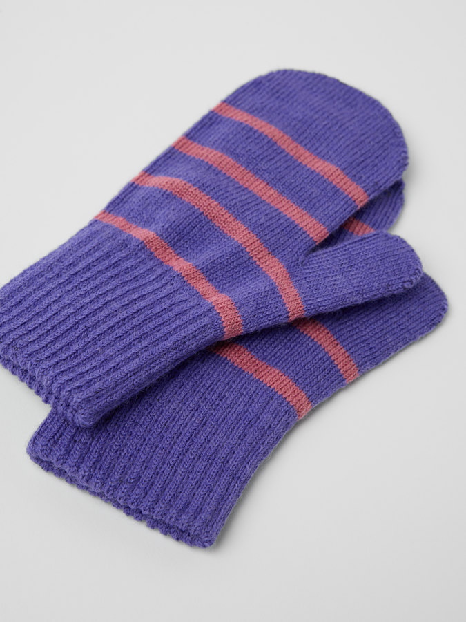 Striped, knitted mittens in wool blend