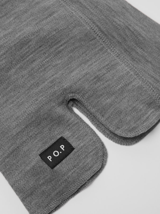 Solid color balaclava in merino wool