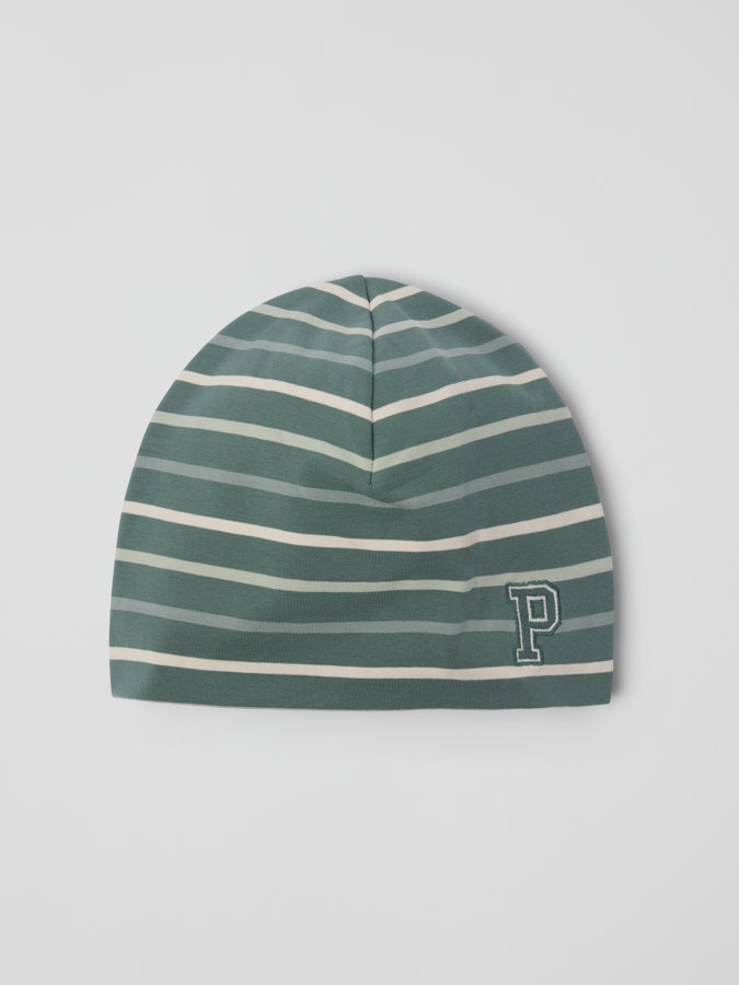 Striped jersey beanie with "P" appliqué