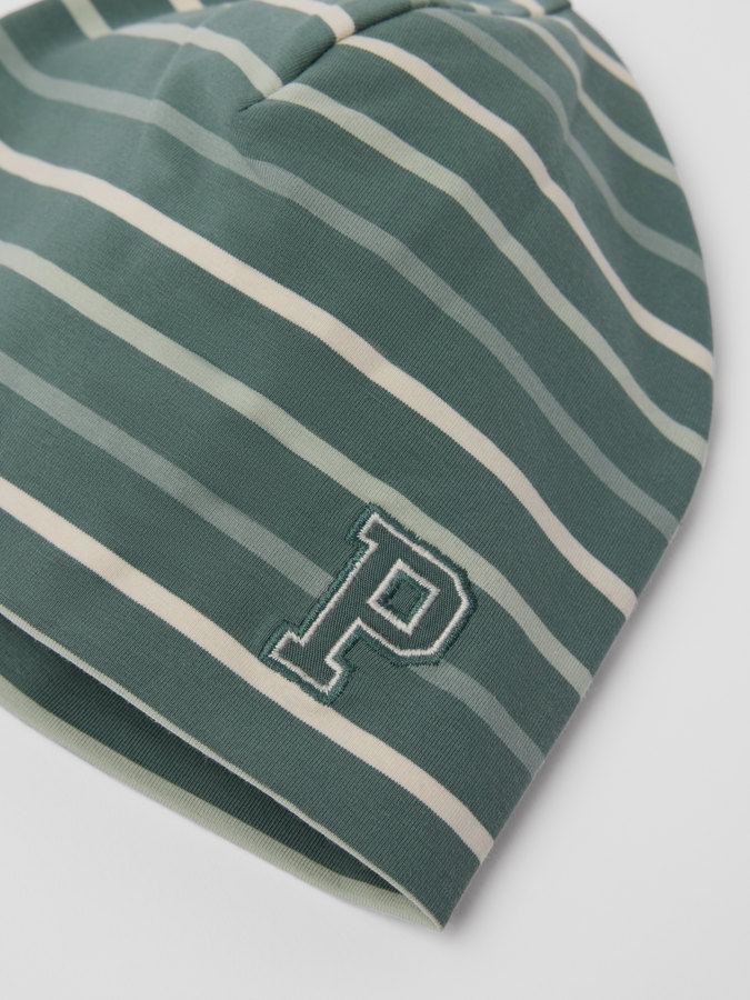 Striped jersey beanie with "P" appliqué