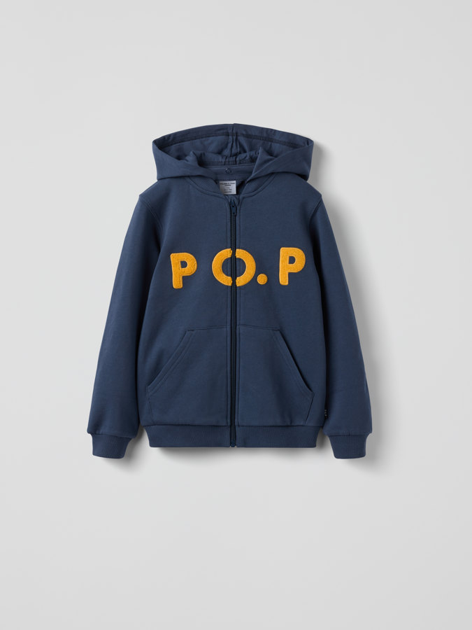 Hoodie with pouch pocket
