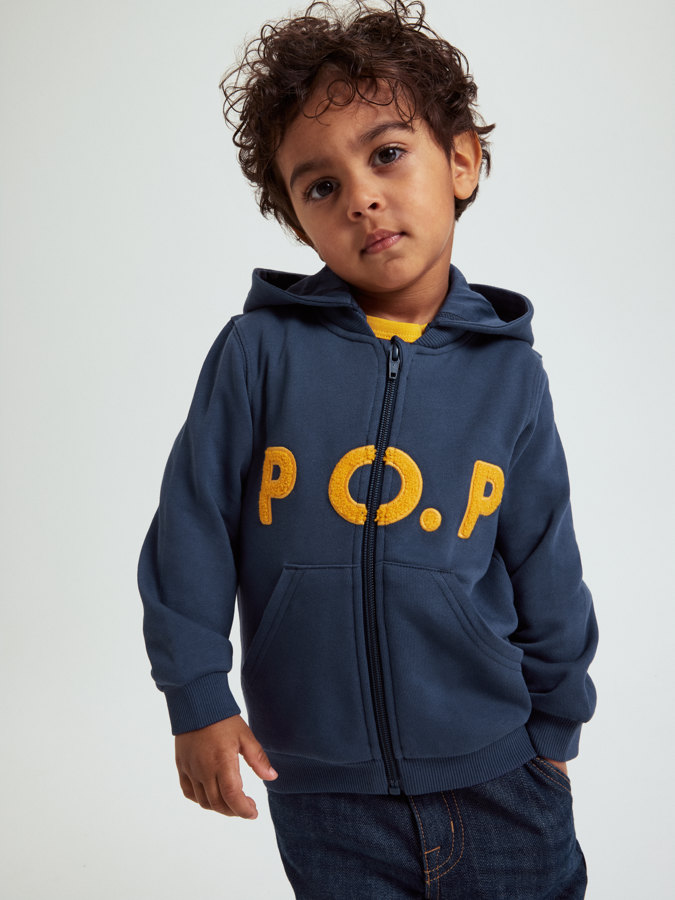 Hoodie with pouch pocket