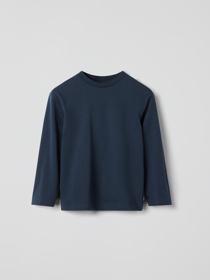 Long-sleeved t-shirt