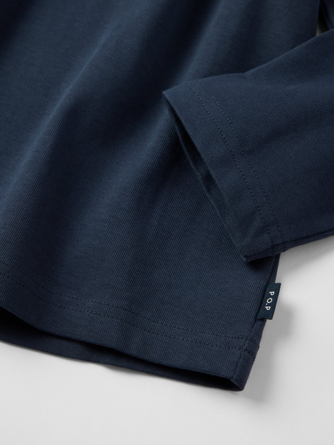 Long-sleeved t-shirt