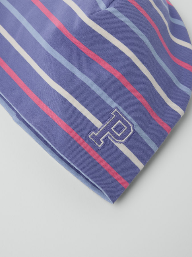 Striped jersey beanie with "P" appliqué