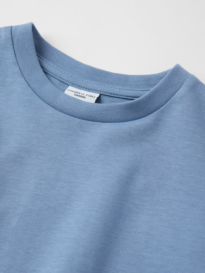 Long-sleeved t-shirt