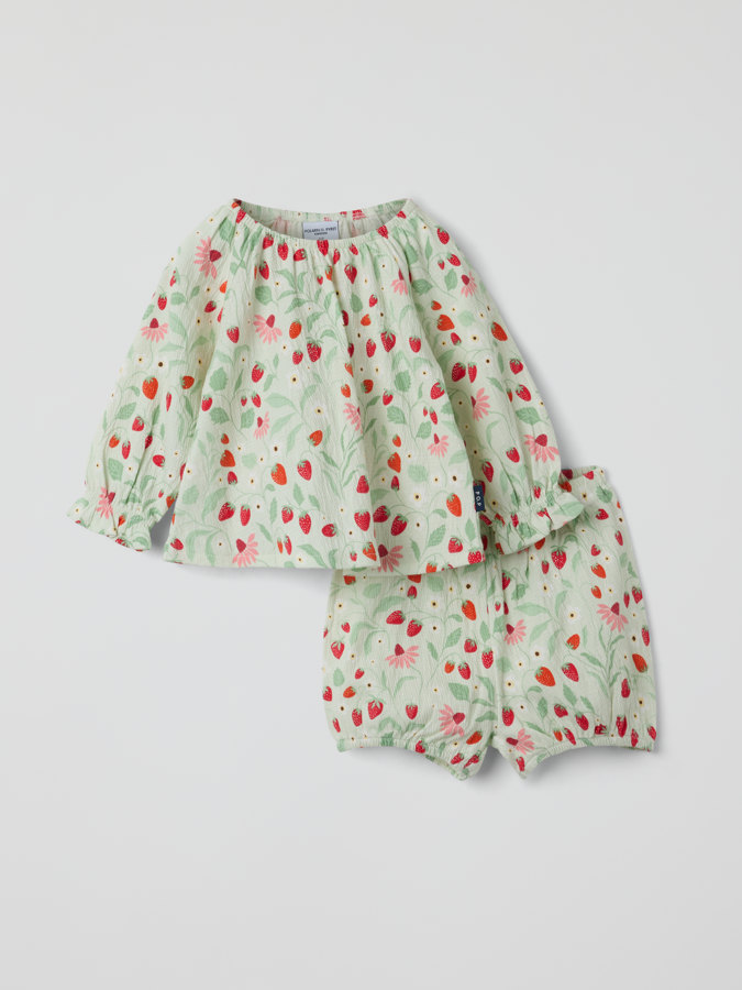 Set blouse and shorts