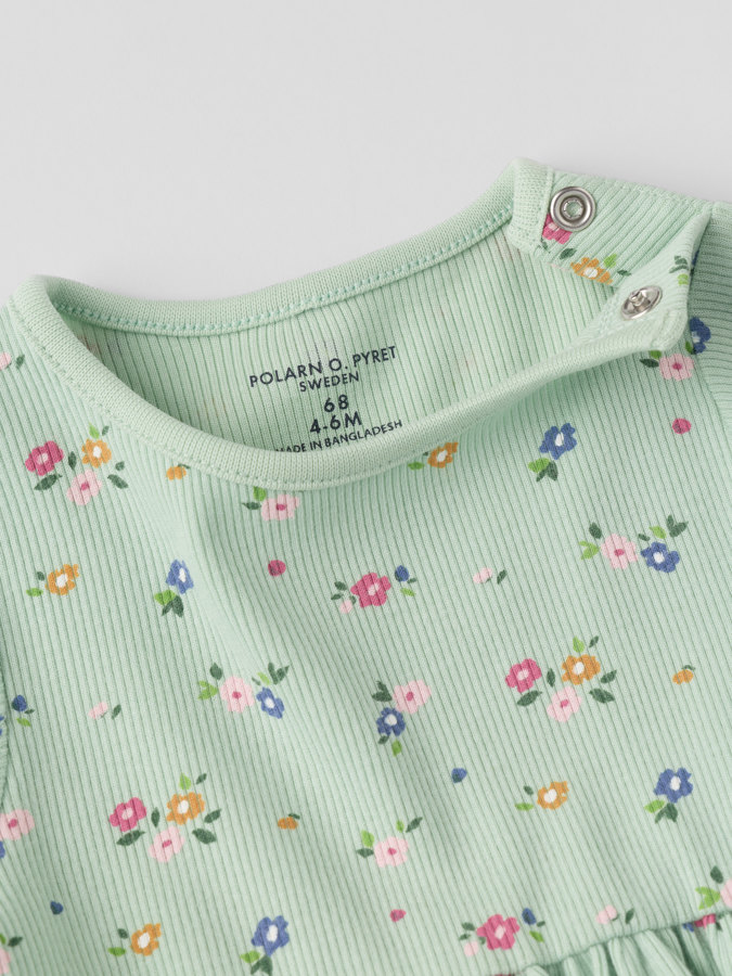 Geblümtes kleid baby