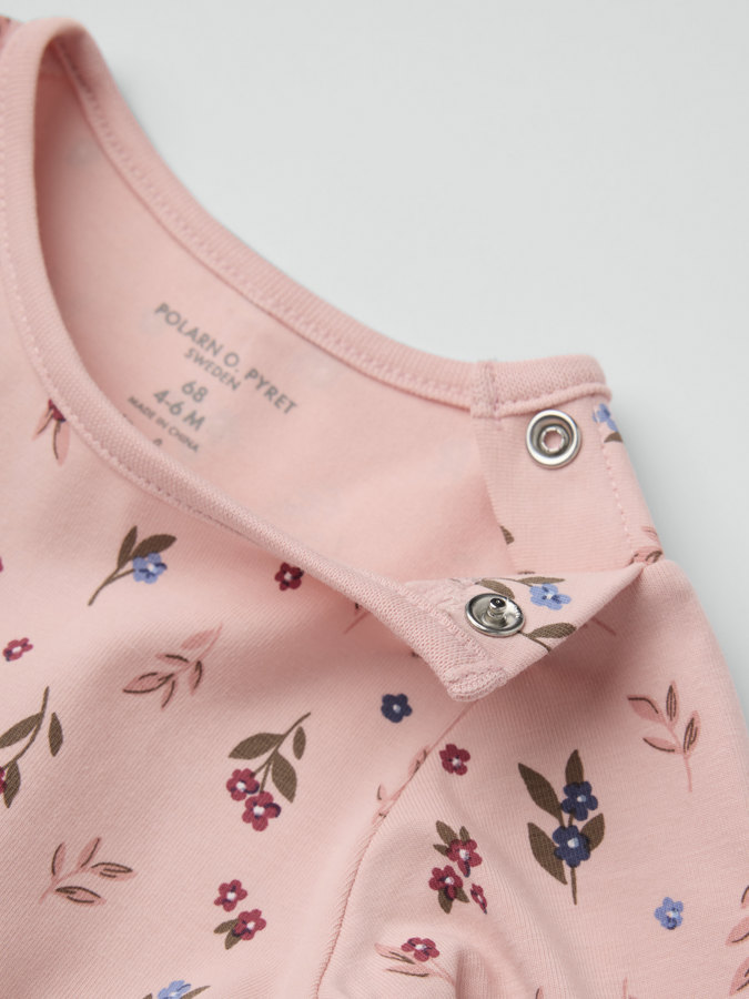 Geblümtes kleid baby
