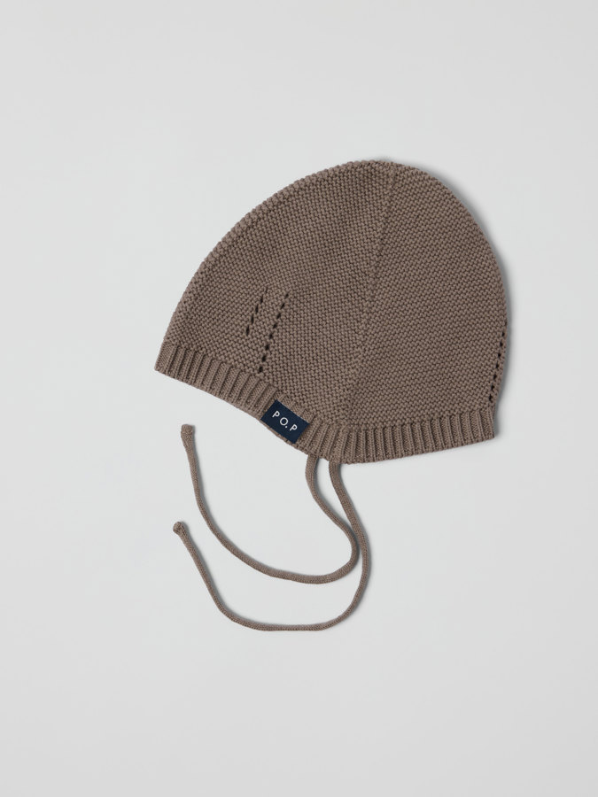 Gestrickte helm mütze