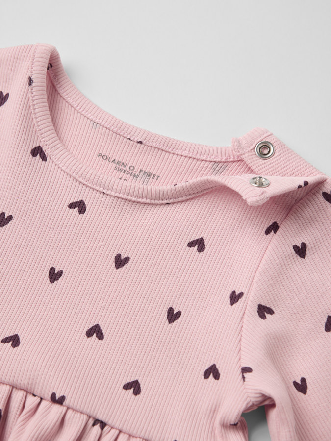 Ribbed dress hearts