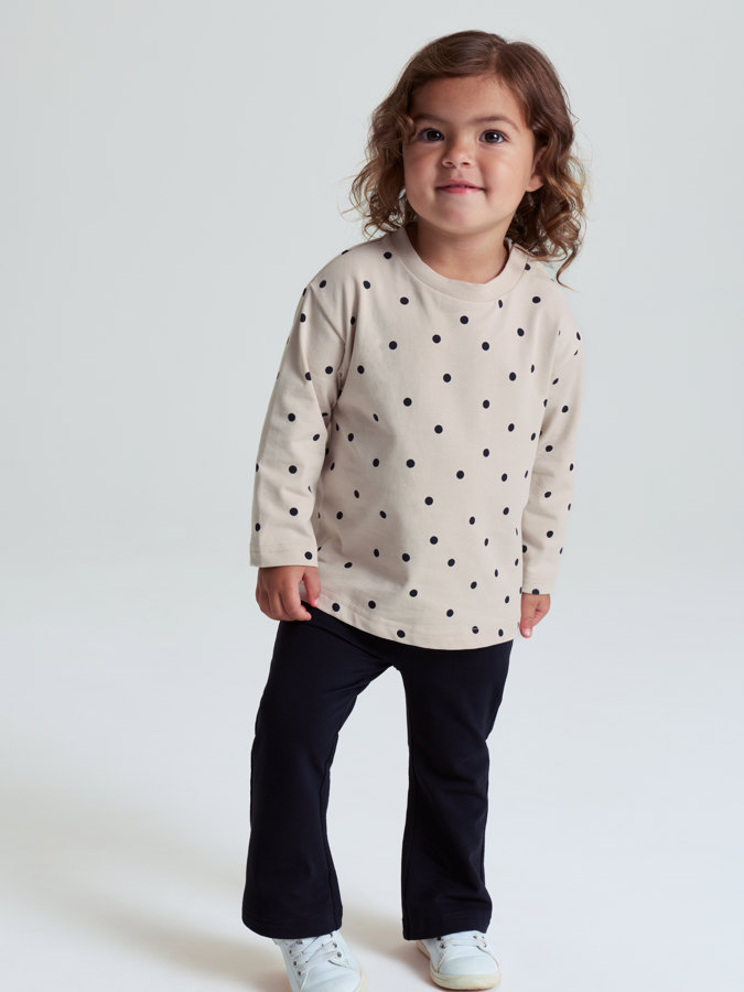 Long-sleeved polka dot t-shirt